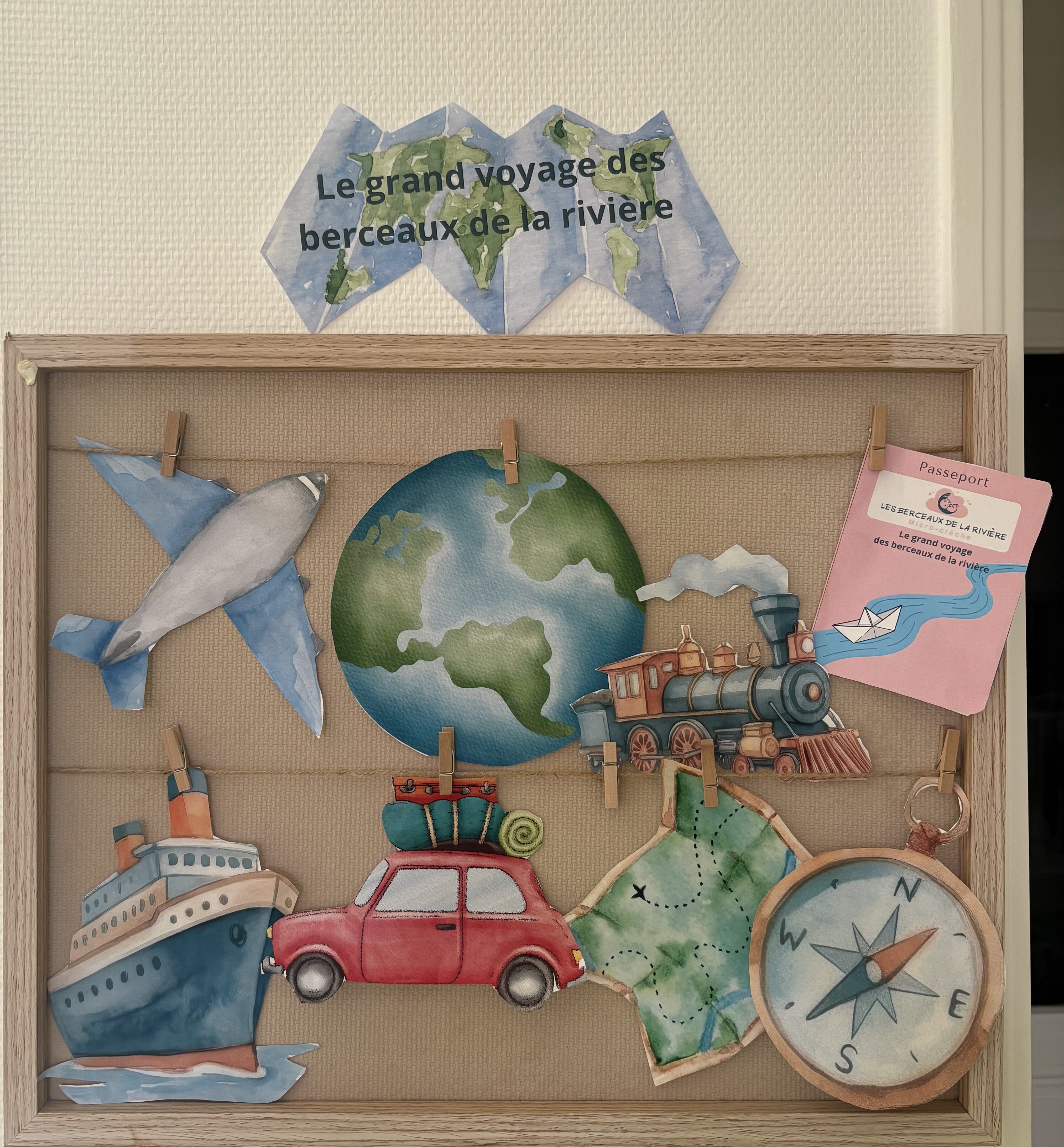 Tableau du projet pédagogique 2026-2027 sur le voyage autour du monde à la micro-crèche Les Berceaux de la Rivière